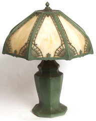 ARTS & CRAFTS SLAG GLASS  TABLE LAMP