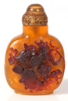 CHINESE CARVED AMBER SNUFF BOTTLE 