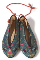 CHINESE EMBROIDERED LADIES SLIPPERS